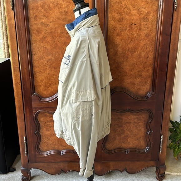 Universal Concerts Windbreaker - Picture 5 of 17